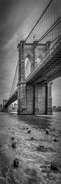 NEW YORK CITY Brooklyn Bridge | Panorama verticale van Melanie Viola