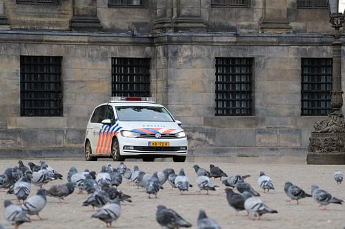 Polizei-Touran auf dem Dam-Platz
