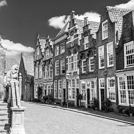 The Hofstraat in Dordrecht in black and white by Lizanne van Spanje