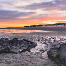 mooie zonsopkomst aan de kust van katwijk aan zee van Gerard De Mooij
