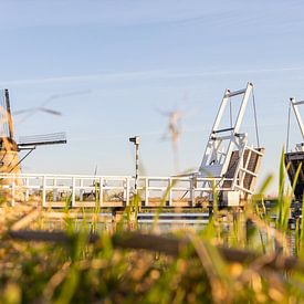 Brücke zwischen den Mühlen von Maarten Borsje