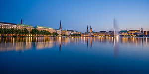 Hamburg - Binnenalster zur Blauen Stunde