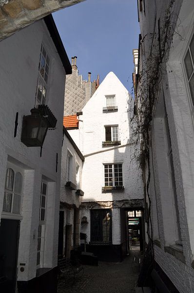 Buildings 3 von Lyn Van Veldhoven