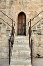 Boven, trap in de Torre de Quart, Valencia, Spanje. van Iris Heuer thumbnail