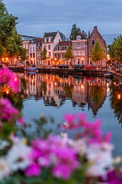 Leiden - Het nachtelijke Rapenburg (0070) van Reezyard