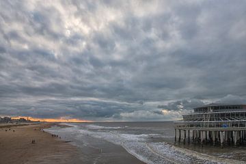 de Pier van Scheveningen. by Tilly Meijer