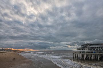 de Pier van Scheveningen. van Tilly Meijer