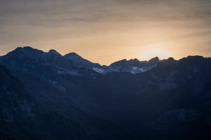 Sonnenuntergang hinter den Julischen Alpen - Bohinj, Slowenien