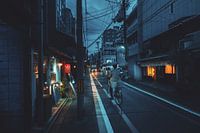 Mann auf dem Fahrrad in Kyoto