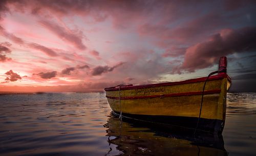 Bootje bij zonsondergang
