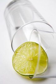 Glas met limoen von Carin du Burck