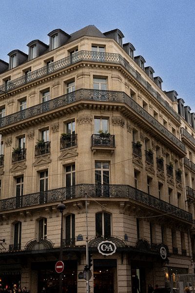 Structure d'angle avec balcons français | Paris | France Travel Photography par Dohi Media