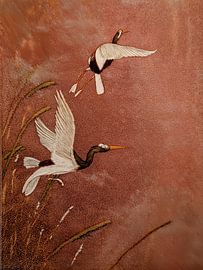 Traditionele Japandi Art: Kraanvogels vliegen boven het riet van Studio Pieternel