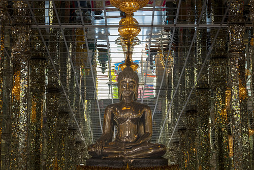 De zilveren hartslag van Wat Muang