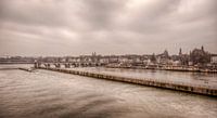 Uitzicht op de Sint Servaasbrug bij Maastricht van John Kreukniet thumbnail