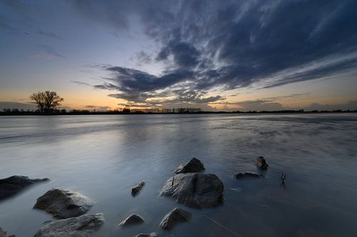 vergezicht boven de rivier de IJssel