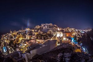 Oia By night van Dennis Van Donzel