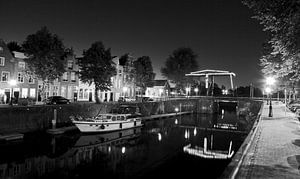 De Brede Haven van Den Bosch met verlichte ophaalbrug 