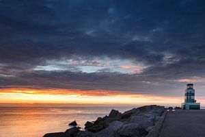 Lighthouse and a sunset von Menno Schaefer