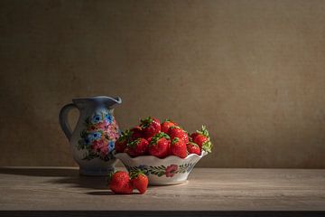 Stilleben mit Erdbeeren von John van de Gazelle