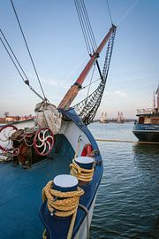 Voilier à Kampen près du pont.