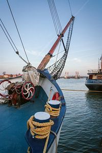 Segelschiff in Kampen an der Brücke.