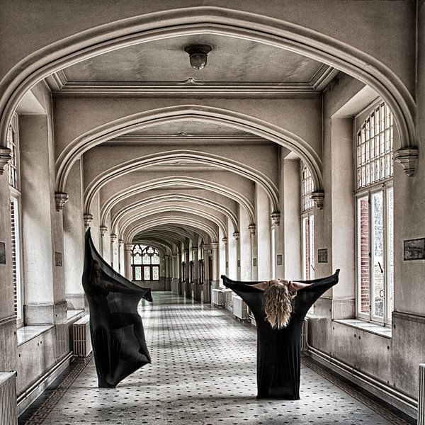 Girls (Ladies in monastery belgium) van Sense Photography