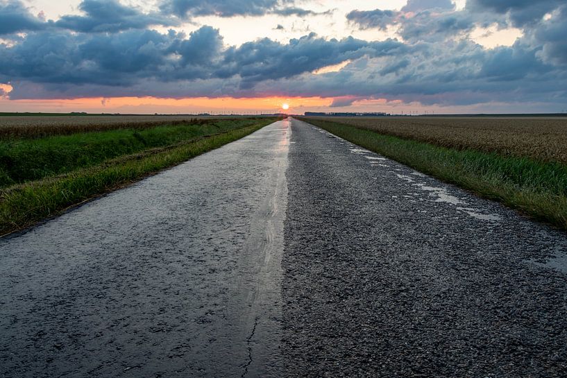 Onderweg naar de zonsondergang. van Anjo ten Kate