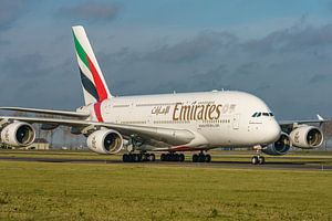 L'Airbus A380 d'Emirates est arrivé à l'aéroport de Schiphol. sur Jaap van den Berg