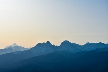 Rocky Mountains bij zonsondergang van Eline Huizenga