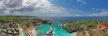 Luftpanorama von Dream Beach auf Nusa Ceningan Bali Indonesien von Eye on You