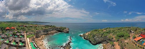 Lucht panorama van Dream Beach on Nusa Ceningan Bali Indonesië