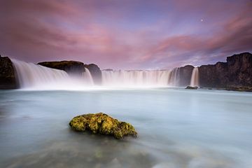 Godafoss and the moon, Luigi Ruoppolo by 1x