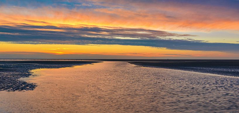 Zonsondergang op het strand van Schiermonnikoog aan het eind van de dag van Sjoerd van der Wal Fotografie