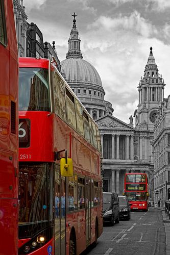 Buses in front of St. Paul's Cathedral in London by Anton de Zeeuw