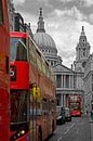 Bussen voor St. Paul's Cathedral te Londen van Anton de Zeeuw thumbnail