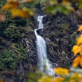 Waterfall in autumn by Saranda Hofstra