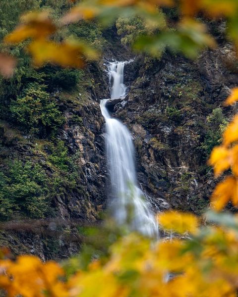 Waterfall in autumn by Saranda Hofstra