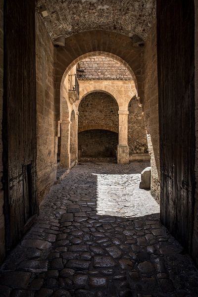 Entrée sur le portail Ses Taules par Alexander Wolff