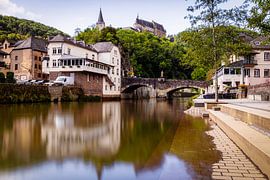 Het Kasteel Vianden in de Luxemburgse stad Vianden van Edwin Kooren