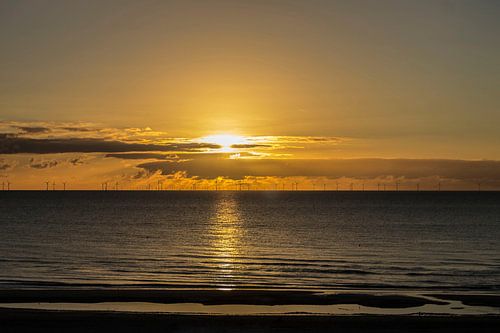 Zonsondergang bij het windmolenpark