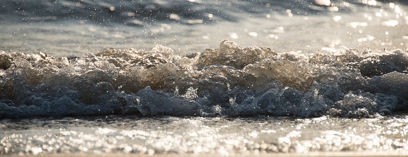 Surf 002 by Alex Hiemstra