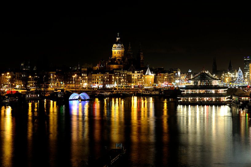 Oosterdok met Basiliek van de H. Nicolaas in avondlicht van Wim Stolwerk