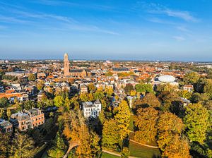 Luftaufnahme der Stadt Zwolle an einem schönen Herbsttag