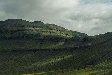 Surreal landschap op Faroer van Marcel Nauta