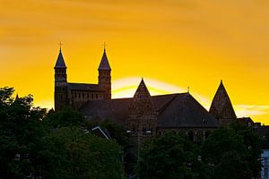 Sonnenuntergang über der Basilika Unserer Lieben Frau in Maastricht