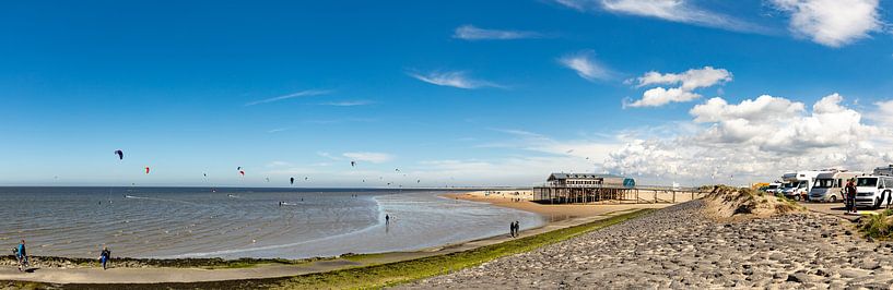 Kite surfers at the Brouwersdam by Percy's fotografie