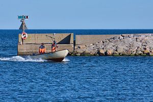 Fischerboot segelt ein