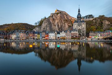 Perfecte reflectie van het Belgische stadje Dinant