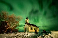 Aurores boréales au-dessus d'une église en Islande par Marco Verstraaten Aperçu